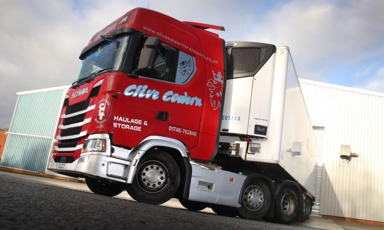  Clive Cowern Transport розкриває покращену стійкість за допомогою цифрових підключених векторних причепів Carrier Transicold